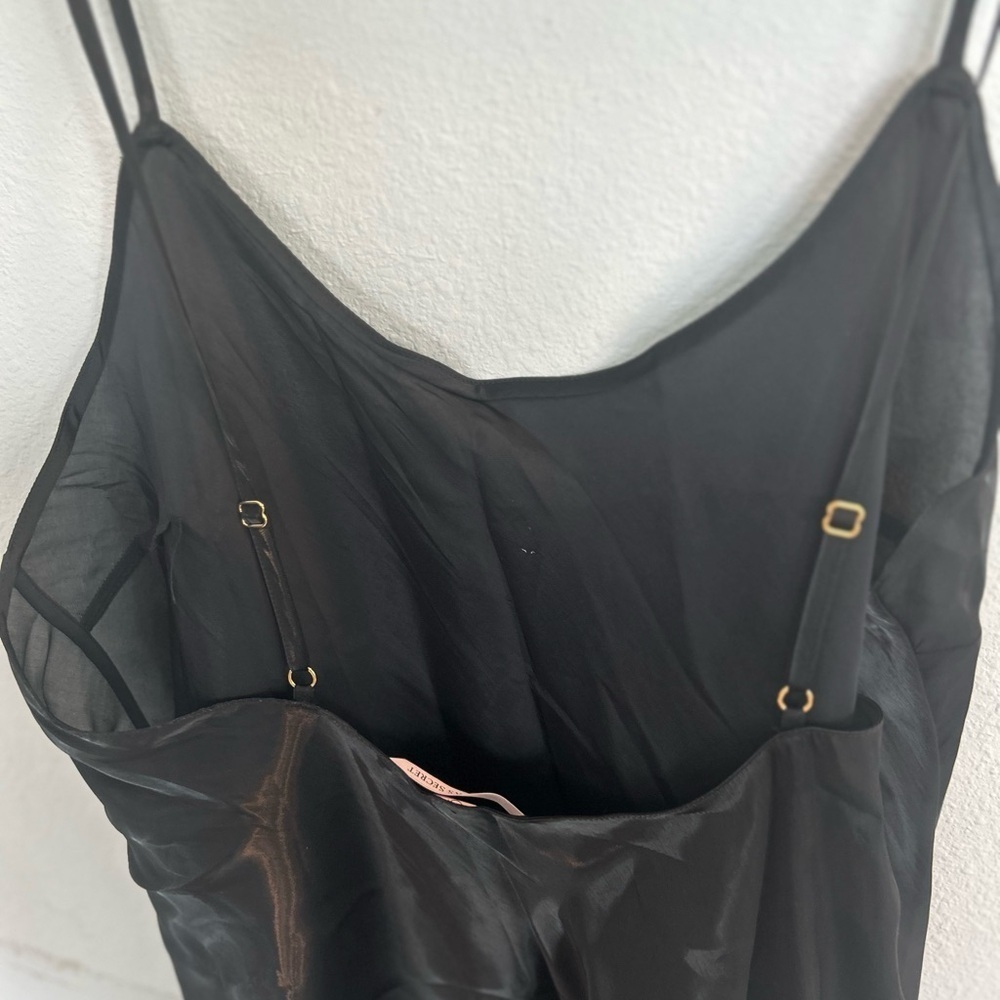 Victoria’s Secret Women’s Black Satin Long Slip

Size XL - Picture 4 of 5